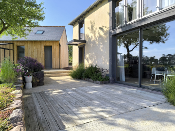 Terre, terre crue, terre tamisée, bauge, adobes, quenouilles, torchis, enduit terre, enduit terre finition, enduit prêt à l'emploi, corps d'enduit terre, les matériaux du bassin Rennais, vente de matériaux, Ille et vilaine, Rennes, Bretagne.